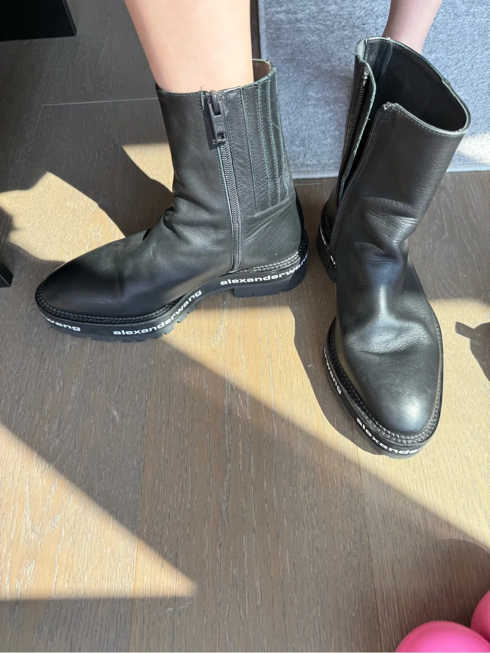 Alexander Wang minimal black